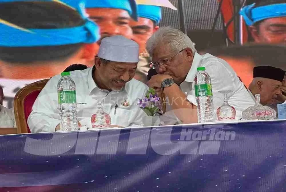 Hadir sama Menteri Besar Kelantan, Datuk Mohd Nassuruddin Daud.