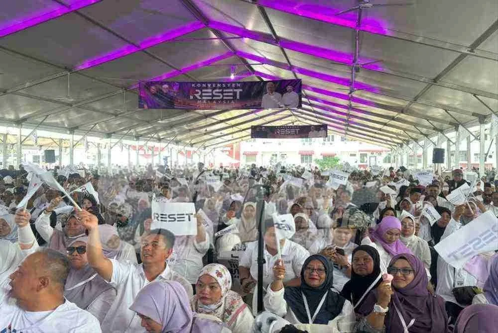 Penyokong yang memenuhi Kota Harmoni pada Sabtu.