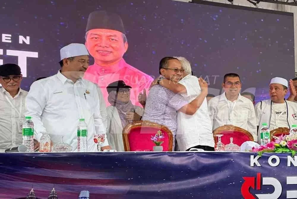 Hadir sama, Pengerusi PN, Datuk Seri Dr Ahmad Samsuri Mokhtar juga Menteri Besar Terengganu.