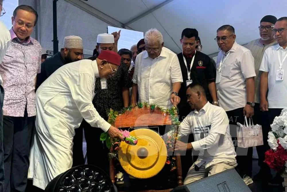 Abdul Hadi merasmikan Konvensyen Reset Malaysia di Tapak Ekspo, Kota Harmoni.