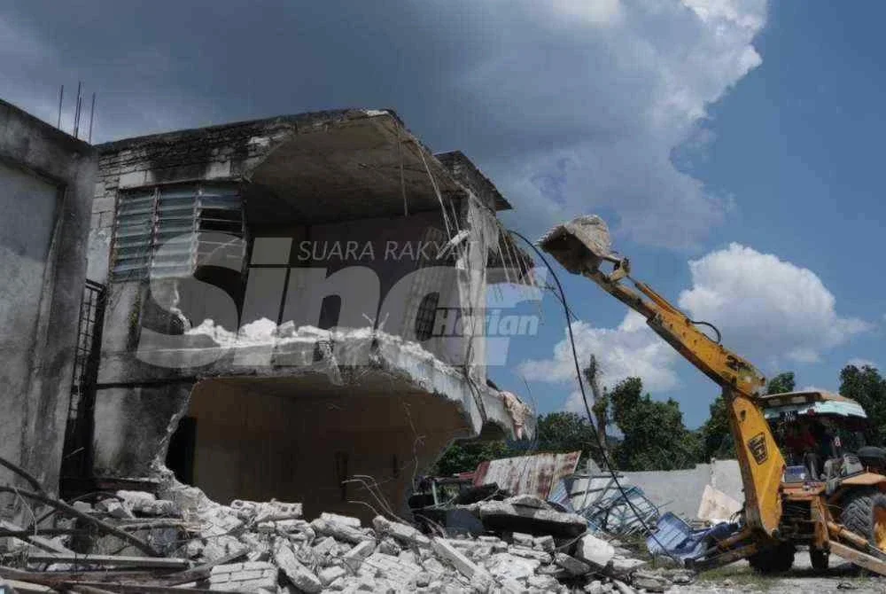 Kerja-kerja perobohan sedang giat dilaksanakan.
