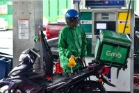 Melalui mekanisme subsidi bahan api BUDI95 dan BUDI MADANI, kerajaan melindungi isi rumah dan perniagaan daripada tekanan awal akibat kenaikan mendadak harga global. Foto Bernama