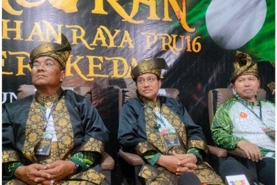 Sanusi bersama Pengerusi PN merangkap Menteri Besar Terengganu, Datuk Seri Dr Samsuri Mokhtar semasa Pelancaran Jentera Pas Kedah.