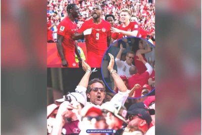 Reynolds meraikan gol penyamaan Kanada yang dijaringkan Cyle Larin. Foto Agensi