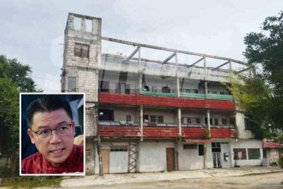 Sebuah bangunan kediaman bertingkat di Kampung Baru Sungai Makau, Mukim Ulu Langat yang didakwa didiami etnik Rohingya. Gambar kecil: Nga Kor Ming