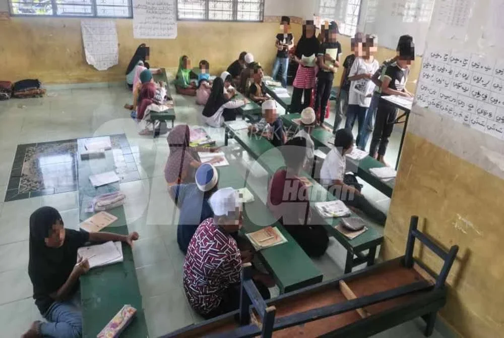 Antara mata pelajaran yang diajar di Sekolah Rohingya ialah Bahasa Melayu, Matematik, Bahasa Inggeris, Pendidikan Seni serta pengajian al-Quran.