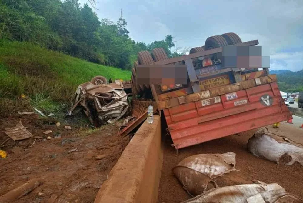 Mangsa yang maut dikenali sebagai A Halim Hasoon, 55, Rozita Buang, 58, Norbahyah A Halim, 26 dan Nayla Afya Aizat,1.