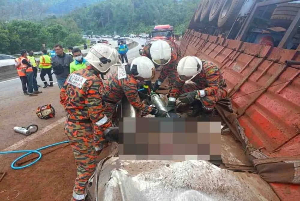 Semua mangsa yang tersepit dalam kereta disahkan meninggal dunia di lokasi kejadian.