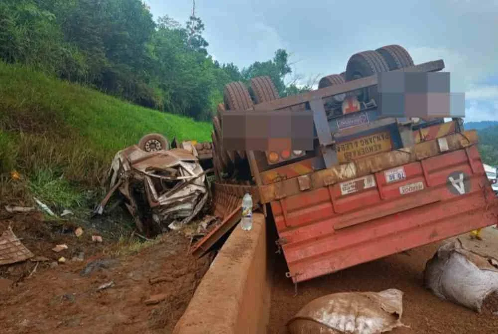 Semua mangsa tersepit dan disahkan meninggal dunia di tempat kejadian. Foto Polis Bentong