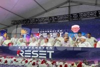 Hadi nampaknya lebih selesa bekerjasama dengan Hamzah berbanding Muhyiddin demi kelangsungan politik Pas. 