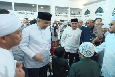 Ahmad Zahid (dua kanan) menghadiri
Majlis Zikir Peringatan Haul Asmaulhusna 2026 di Masjid Sultan Iskandar, Bandar Dato' Onn, Johor Bahru.
