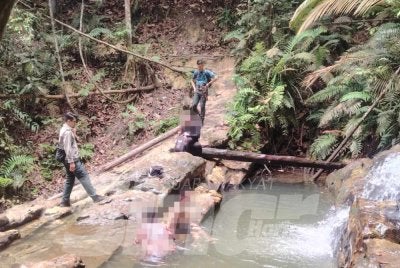 Sungai di kawasan HSK Ayer Hitam antara yang menjadi tumpuan individu yang masuk secara tidak sah.