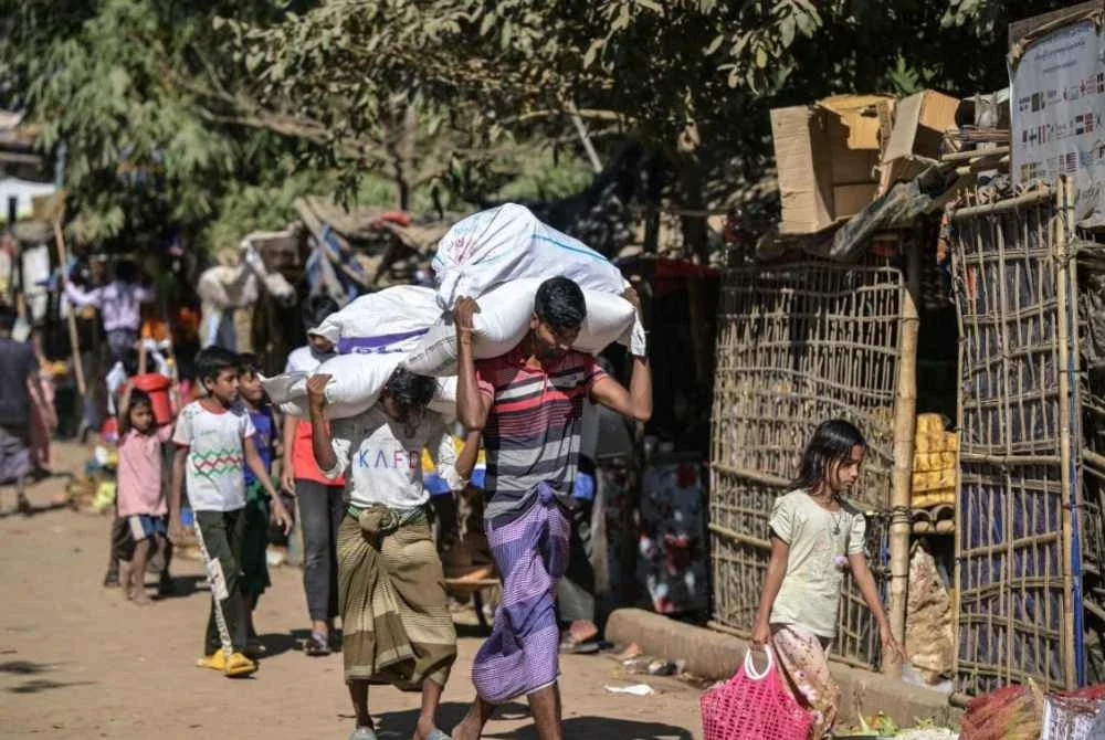 Komuniti tersebut bergantung penuh kepada agihan bantuan agensi antarabangsa. Foto Agensi