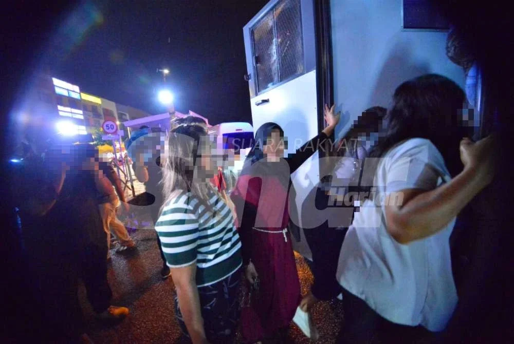 Kesemua individu warga asing yang ditahan dibawa ke Pejabat JIM Selangor untuk proses dokumentasi dan tindakan lanjut. Foto: ASRIL ASWANDI SHUKOR
