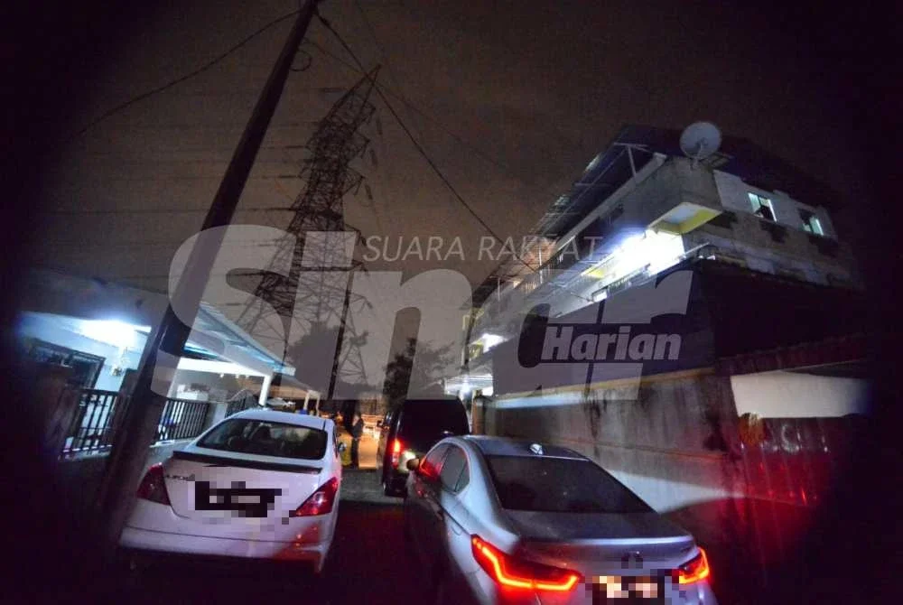 Flat tiga tingkat mempunyai empat unit kediaman dengan setiap tingkat menempatkan dua rumah yang dipercayai disewa kepada warga asing dan tempatan. Foto: ASRIL ASWANDI SHUKOR