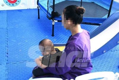 Sebagai tahanan reman, Salma masih dibenarkan menguruskan sendiri bayinya di Penjara Bentong. 