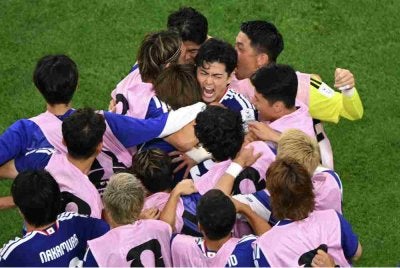 Pemain Jepun meraikan gol penyamaan Kamada yang mengikat Belanda dalam perlawanan pembukaan Kumpulan F di Dallas, Texas. Foto: Agensi