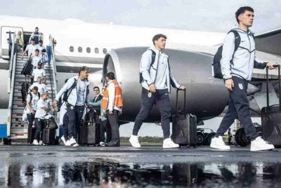 Skuad Uruguay masih terkandas di Mexico selepas tidak mendapat kebenaran mendarat di AS. Foto: Agensi