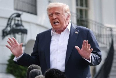 Trump menyatakan perjanjian antara Washington dan Teheran kini selesai.