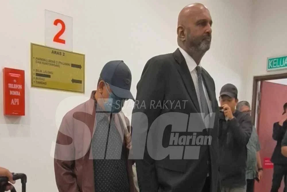 Seorang bekas ahli NGO, Pertubuhan Ikram Hulu Selangor didakwa atas 158 pertuduhan menggunakan kedudukan untuk suapan berjumlah RM98,270,315.20.
