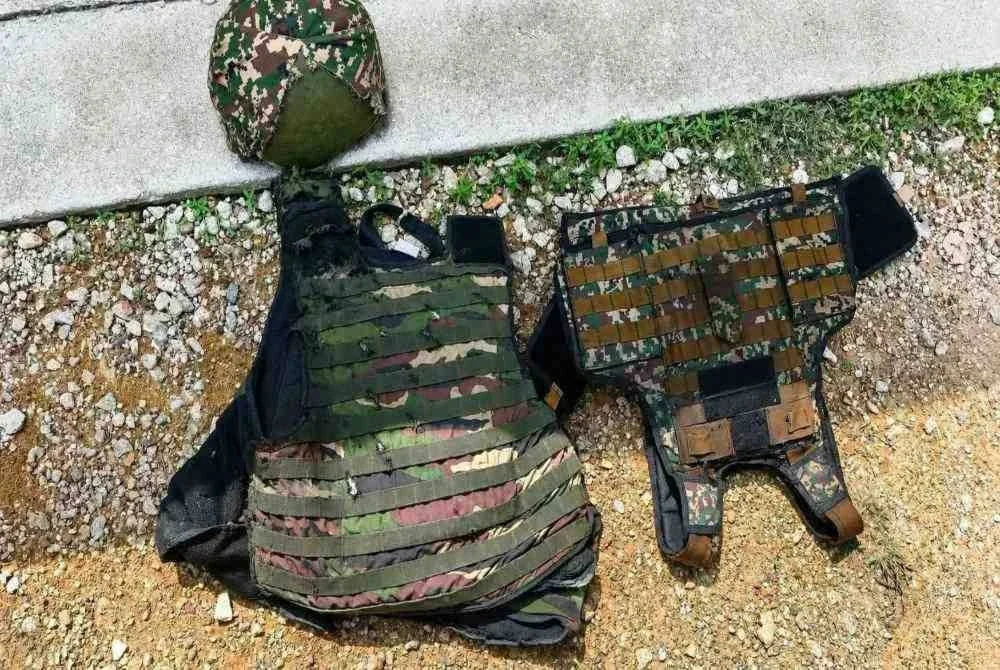 Dua anggota Tentera Darat Malaysia (TDM) maut dalam insiden semasa latihan membaling grenad di Kem Hobart di sini pada Selasa.