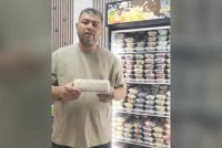 Mohamed Haffiez menjalankan perniagaan menjual kek bagi menampung kos rawatan puteri sulungnya ang menghidap penyakit jantung kronik sejak lahir.