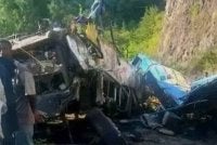 Bas yang membawa penumpang melebihi kapasiti terbabas dan terjunam ke dalam gaung di wilayah Amhara, utara Ethiopia, pada awal pagi Isnin.