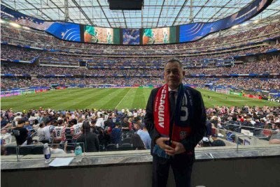 Hamidin hadir menyaksikan perlawanan pembukaan Piala Dunia antara tuan rumah Amerika Syarikat dan Paraguay baru-baru ini.