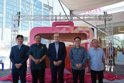 Datuk Seri Panglima Haji Masidi Manjun, Timbalan Ketua Menteri II Sabah merangkap Menteri Kewangan Sabah hadir menyaksikan majlis perasmian Galeri Jualan The Playground @ Kota Kinabalu (Riuh KK Suites).
