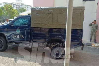 Jenazah dua anggota tentera maut dihantar ke Hospital Sultan ah Bahiyah Alor Setar untuk bedah siasat.
