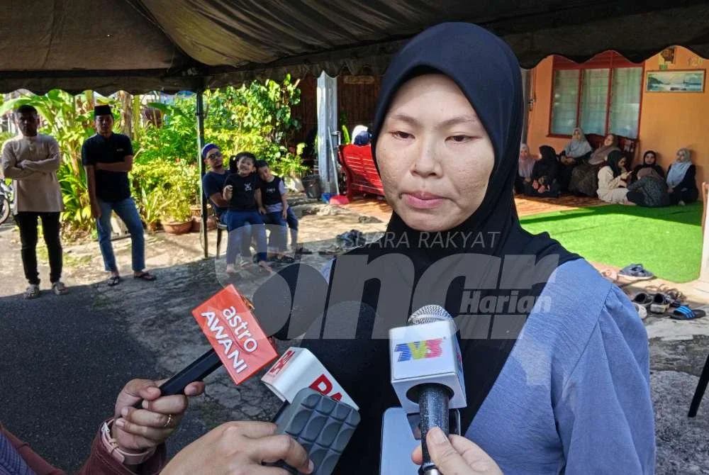 Siti Zaiha ketika ditemui pemberita di kediaman keluarga di Taman Sri Lambak, Kluang pada Rabu.