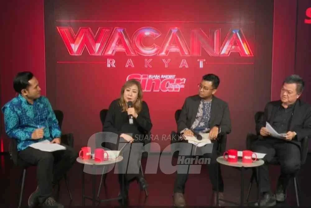Dari kiri; Ismail selaku moderator manakala Karen, Mohd Asraf serta Chin Huat sebagai panelis ketika program Wacana Rakyat Edisi Ke-487 bertajuk