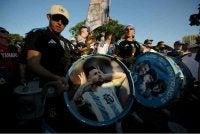 Penyokong Argentina berkampung di Kansas City menjelang perlawanan pembukaan Piala Dunia negara itu menentang Algeria.