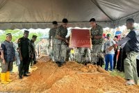 Jenazah Prebet Siti Khadijah selamat dikebumikan di Tanah Perkuburan Islam Taman Sri Lambak, Kluang pada Rabu.