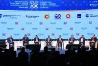 Anwar (empat dari kiri) ketika Forum Perniagaan ASEAN-Rusia pada Rabu. 