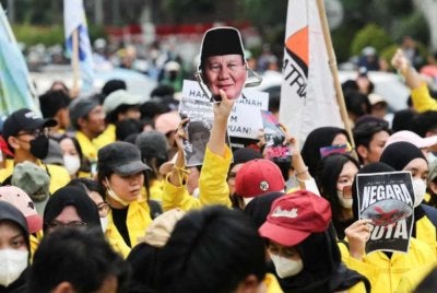 Ribuan mahasiswa Indonesia mengadakan protes. Foto: Reuters 