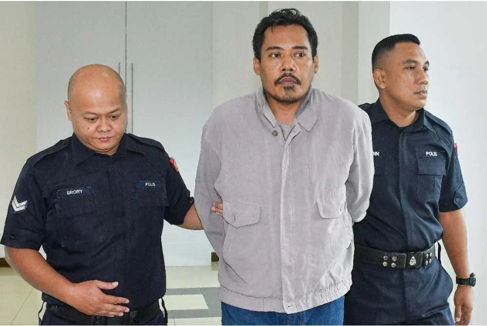 Azmi Jantan, 42, membuat pengakuan itu selepas pertuduhan dibacakan di hadapan Hakim Datin Fatimah Zahari.