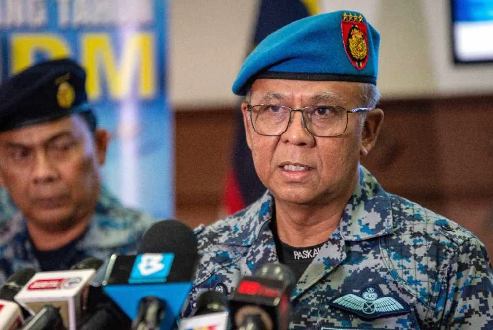 Muhamad Norazlan mengadakan sidang media sempena Hari Ulang Tahun Tentera Udara Diraja Malaysia Ke-68 pada Khamis. Foto Bernama