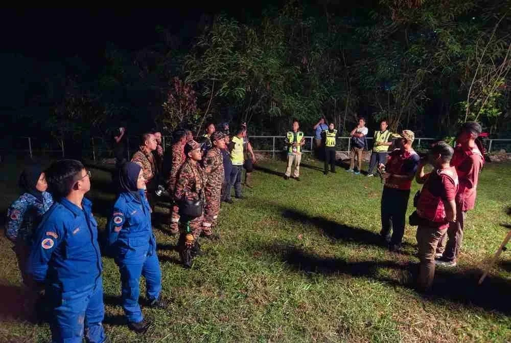 Bomba menerima panggilan kecemasan berhubung kejadian itu pada 6.36 petang.