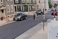 Tangkap layar menunjukkan dua suspek melalui sebuah gerai jualan air limau sebelum melakukan rompakan pada 10 Jun lalu. Foto Jabatan Polis Boston