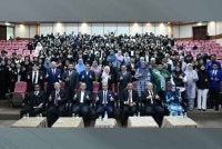 Mohd Dasuki (depan tengah) bergambar selepas program Syarahan Perdana CEO@Faculty, UUM bertajuk 'Strengthening the Rule of Law Through Institutional Reform: Malaysia’s Roadmap for a Modern Justice System' di Kompleks Konvensyen Universiti Utara Malaysia (UUM) pada Khamis.