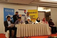 Dr Hafidzah (duduk, tengah) ketika sesi sidang media mengenai KDPP pada Khamis. 
