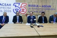 Anwar bercakap kepada media Malaysia pada sidang akhbar penutup selepas lawatan kerja dua hari beliau ke Sidang Kemuncak Peringatan ASEAN-Rusia. Foto Bernama