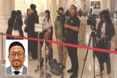 Kejayaan sebenar seorang pengamal perhubungan awam bukan hanya diukur melalui liputan media yang diperoleh, tetapi melalui kepercayaan yang berjaya dibina. Gambar kecil: Syed Mohammed Idid 