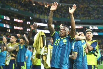 Pemain tengah Colombia, Jaminton Campaz (jersi nombor 21), meraikan kemenangan bersama rakan sepasukan selepas menewaskan Uzbekistan dalam perlawanan Kumpulan K Piala Dunia 2026. Foto AFP