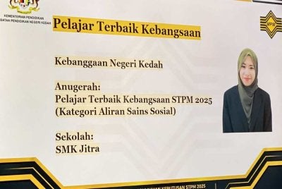 Nurul Danish Farhana menerima pengiktirafan berprestij itu daripada MPM pada majlis pengumuman keputusan STPM 2025 di Kuala Lumpur pada Khamis.