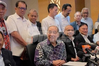 Hajiji dalam sidang akhbar selepas mempengerusikan Mesyuarat Majlis Tertinggi GRS di SICC, Kota Kinabalu pada Khamis. 