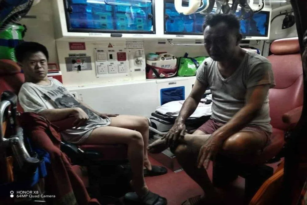 Individu terbabit melecur manakala anaknya sesak nafas dalam kejadian pada Jumaat.