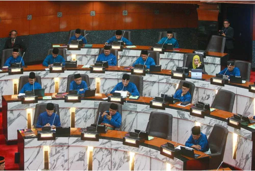 ADUN Pas, Bersatu ‘senada’ biru diraja hadiri Sidang DUN Khas Selangor ADUN Pas, Bersatu ‘senada’ biru diraja hadiri Sidang DUN Khas Selangor