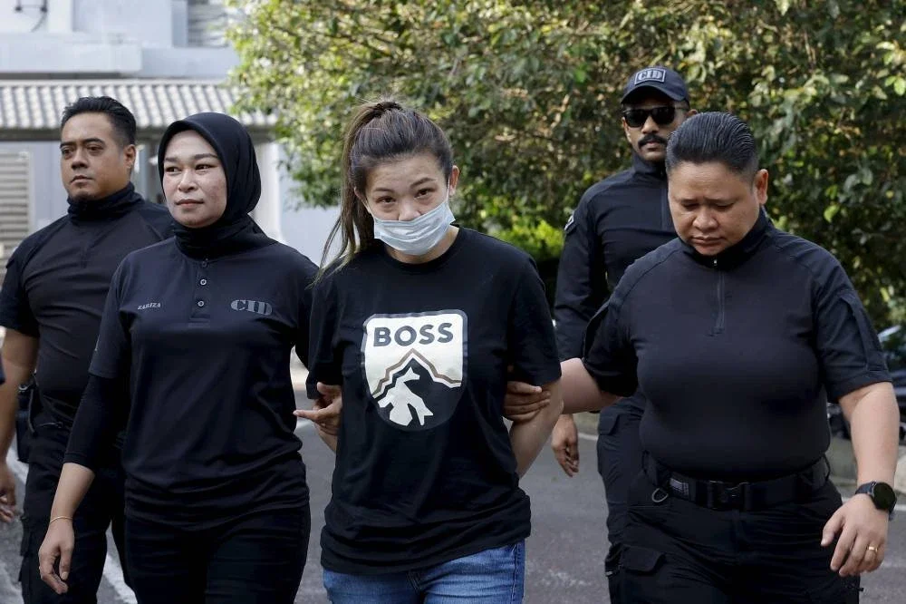 SEPANG, 19 Jun --
Tiada pengakuan direkodkan daripada tertuduh memandangkan kes bunuh berada di bawah bidang kuasa Mahkamah Tinggi.
Majistret Khairatul Animah Jelani kemudian menetapkan tarikh sebutan semula kes pada 21 Julai bagi serahan dokumen.
--fotoBERNAMA (2026) HAK CIPTA TERPELIHARA